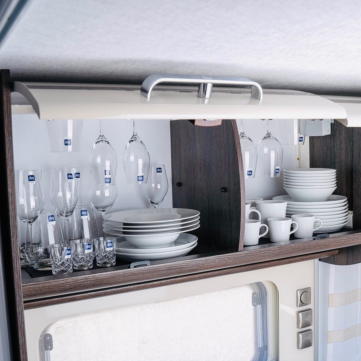 なぜキャンピングカーショーで「倒れないグラス」を伝えるのか